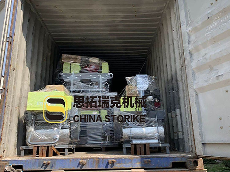 山東思拓瑞克一批小型壓路機發(fā)往哈薩克斯坦