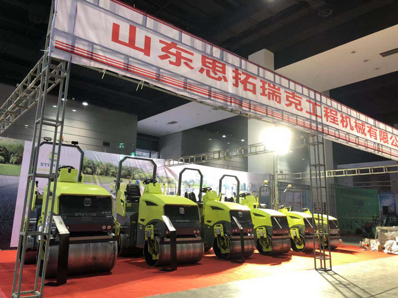 山東思拓瑞克工程機(jī)械有限公司參加無錫建機(jī)展會交流溝通并獲獎留念