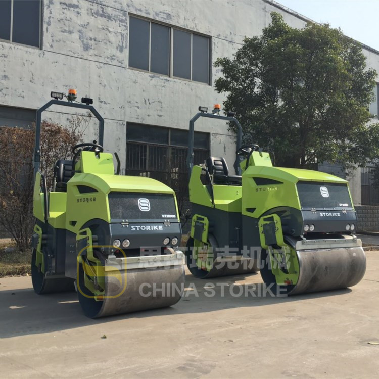 解析小型壓路機(jī)廠家迅速成長的原因