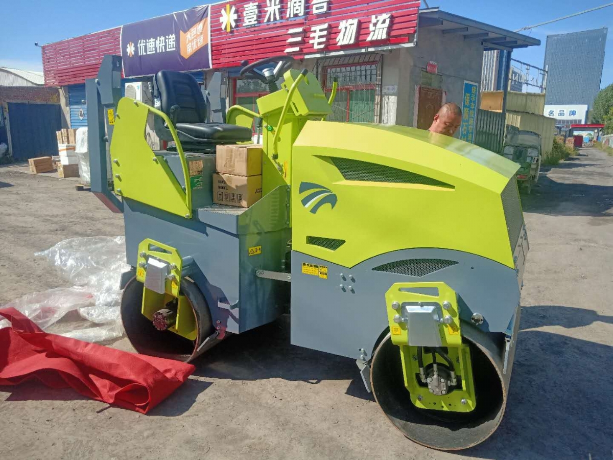 春季施工，小型壓路機(jī)碾壓路面如何做到有序效率高？