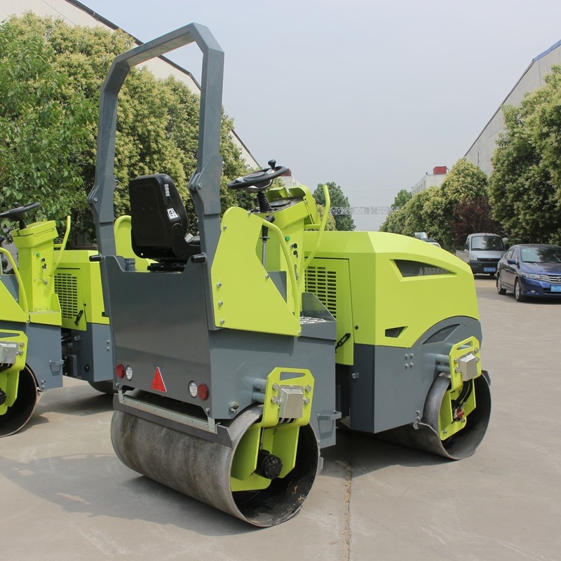 關(guān)于小型壓路機在使用中細(xì)致的事項有哪些